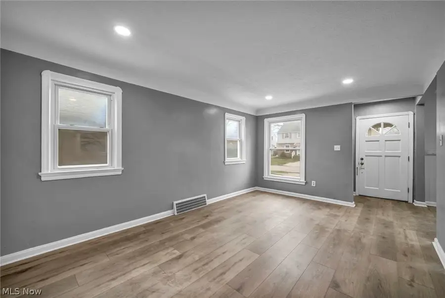 3202 Parklane Drive, Parma, OH 44134 - #3