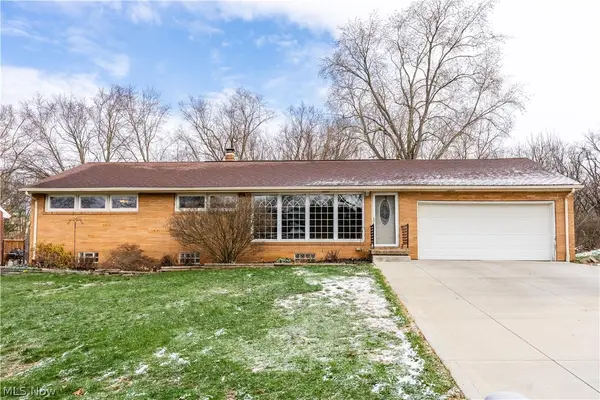 3939 Thunderbird Nw Circle, North Canton, OH 44720