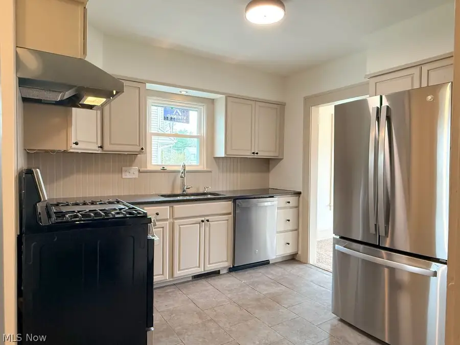 419 Oak Knoll Ne, Warren, OH 44483 - #3