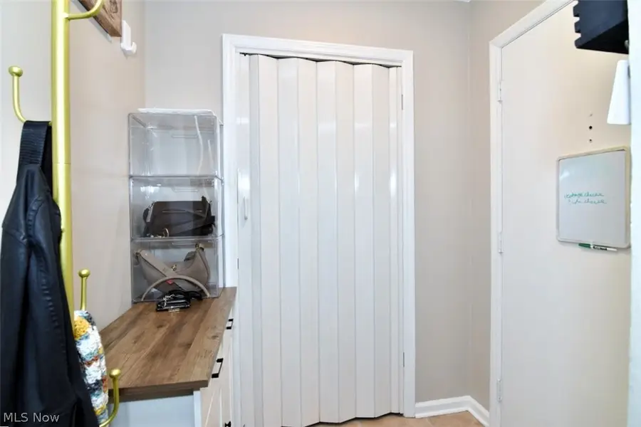 2108 Glouchester Drive, Lyndhurst, OH 44124 - #3