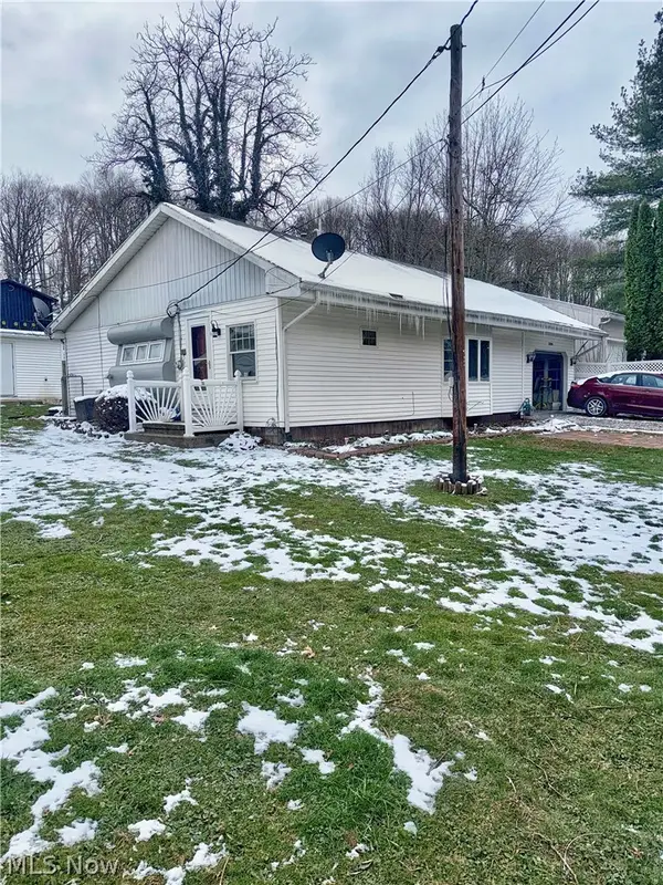 8090 Maple Sw Street, Sherrodsville, OH 44675