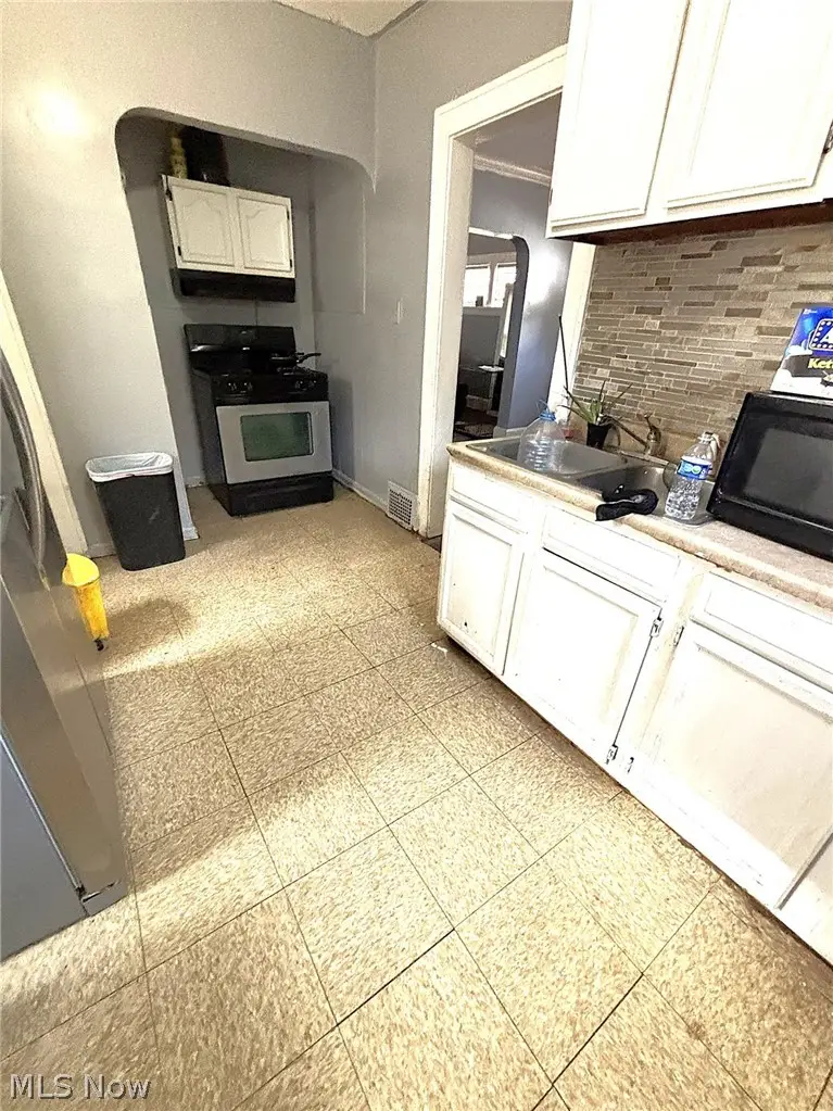 3309 E 137th Street, Cleveland, OH 44108 - #2