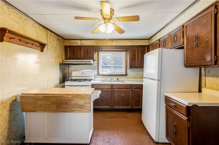 334 W 4th Street, Dover, OH 44622 - #2