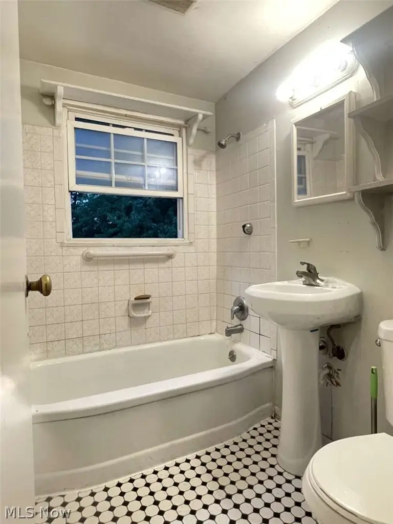 442 Clearview Drive #U9, Euclid, OH 44123 - #3