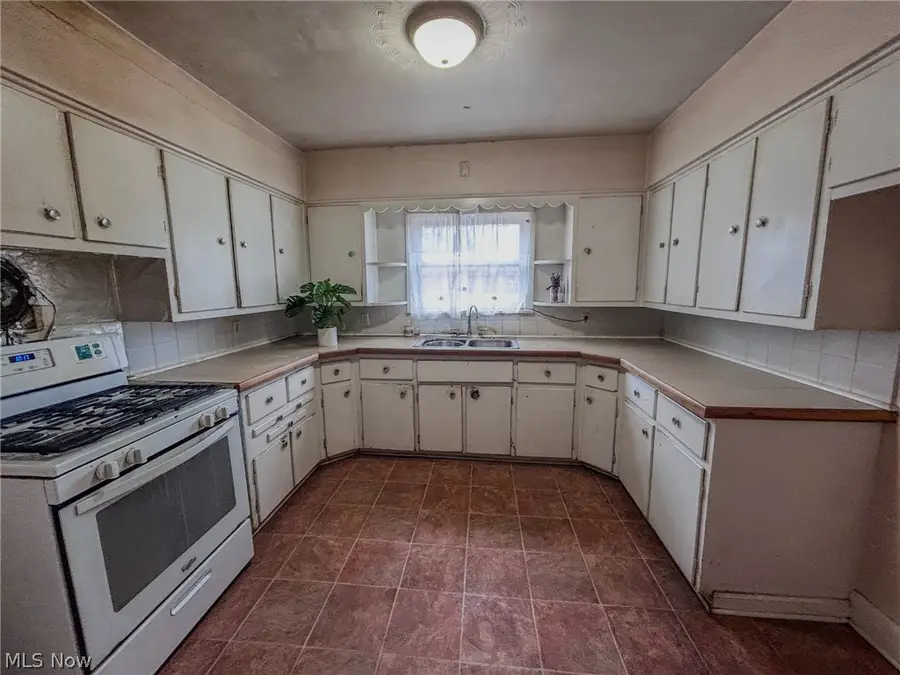 600 Robinette Court, Akron, OH 44310 - #2