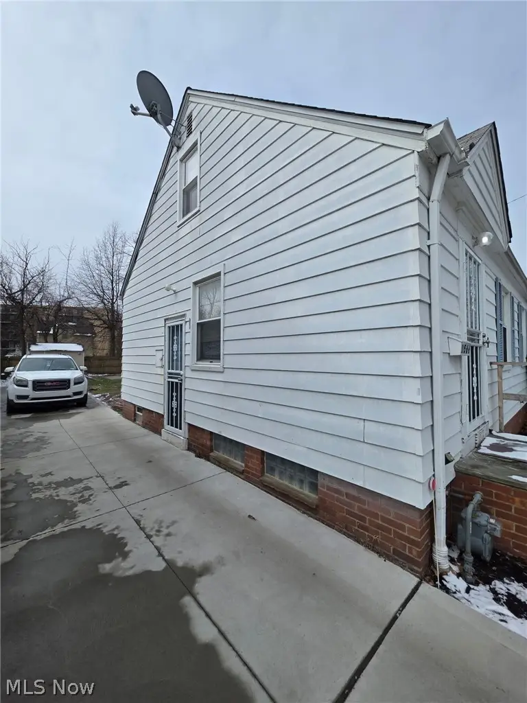 1566 E 195th Street, Euclid, OH 44117 - #3