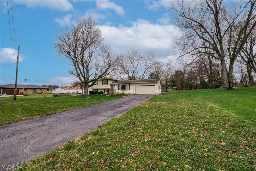 6860 Beridge Street, Louisville, OH 44641 - #3