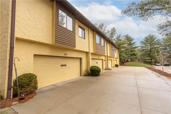 585 Hampton Ridge Drive, Akron, OH 44313