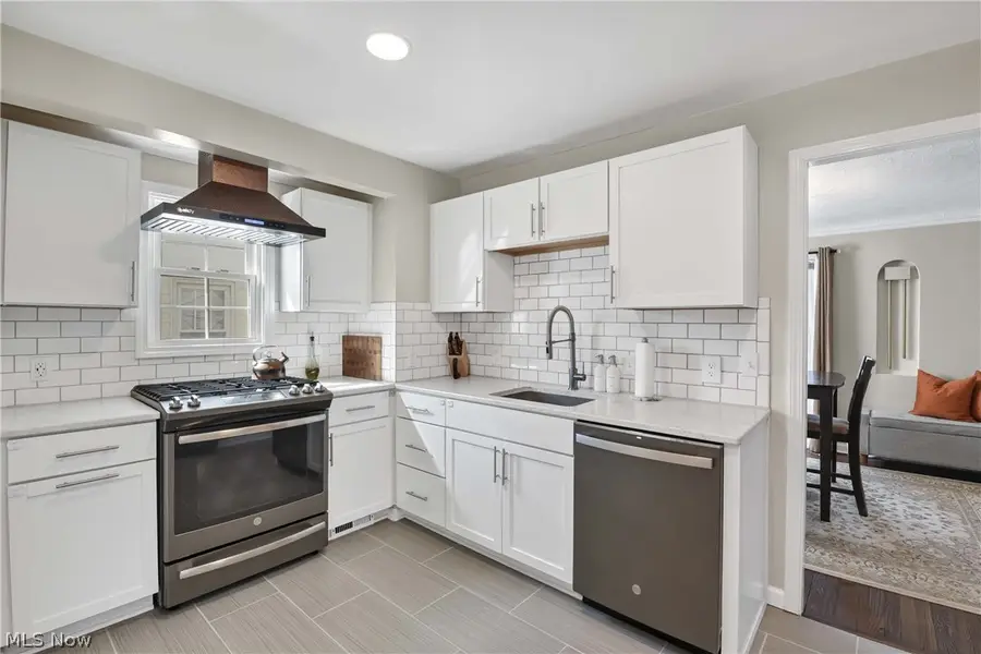 4121 W 158th Street, Cleveland, OH 44135 - #3