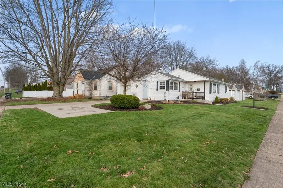 1006 Taggart Nw Street, Massillon, OH 44646 - #2