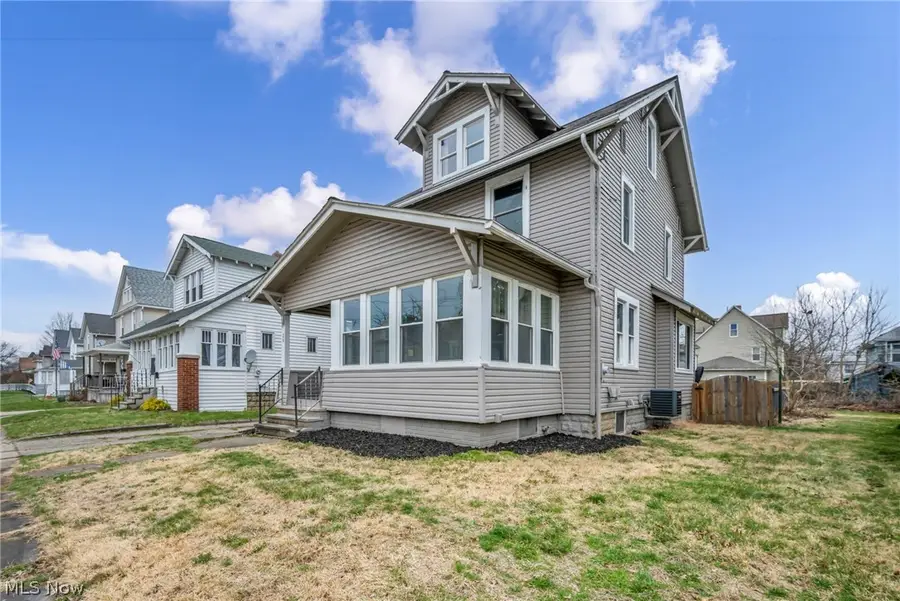 39 25th Nw Street, Barberton, OH 44203 - #3