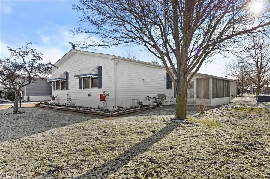 22 Lees Lane, Olmsted, OH 44138 - #3