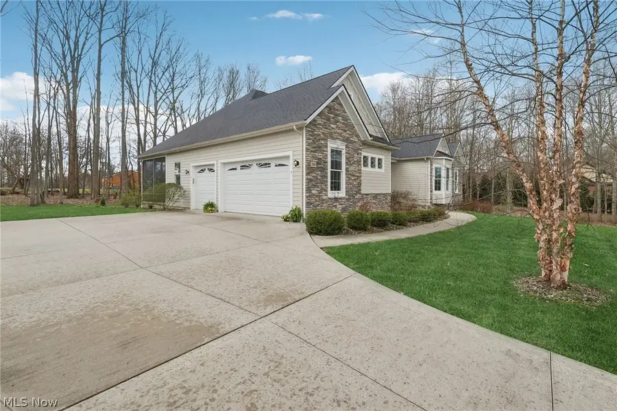 380 Crown Ridge Drive, Cuyahoga Falls, OH 44223 - #2