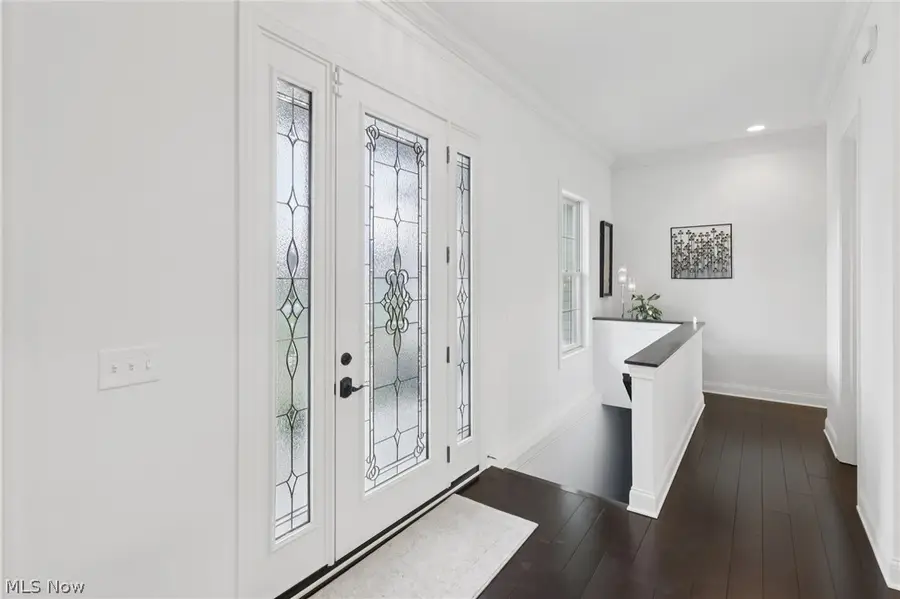 380 Crown Ridge Drive, Cuyahoga Falls, OH 44223 - #3