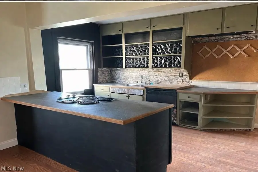 215 Woodlawn Avenue, Geneva, OH 44041 - #3