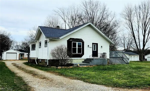 2416 Bakerwood Sw Drive, Massillon, OH 44647