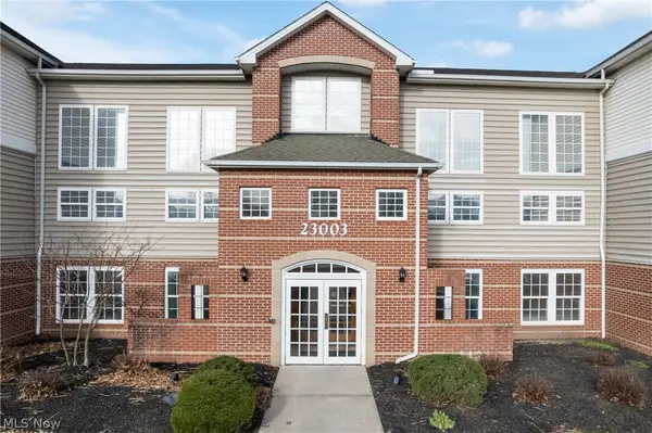 23003 Chandlers Lane #224, Olmsted Falls, OH 44138