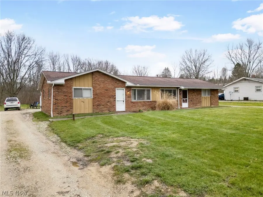 9931 Portage Nw Street, Canal Fulton, OH 44614 - #3