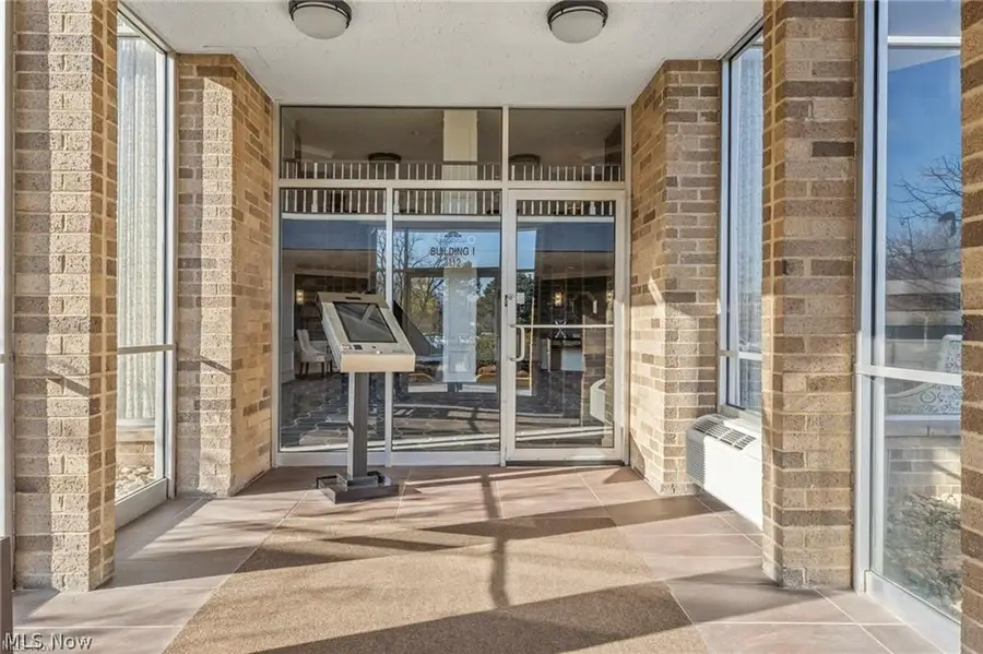 2112 Acacia Park Drive #312, Lyndhurst, OH 44124 - #2