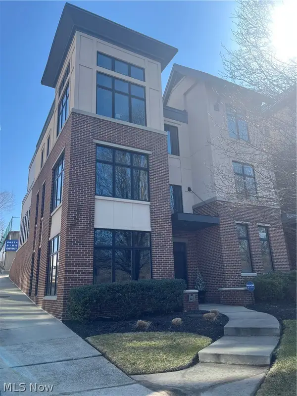 121 N Howard Street, Akron, OH 44308