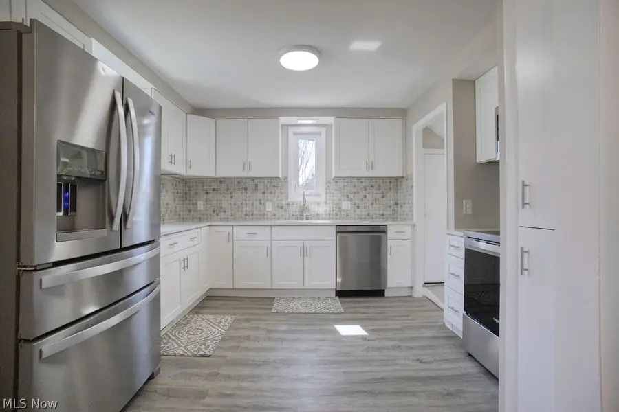 1639 Edgefield Road, Lyndhurst, OH 44124 - #3