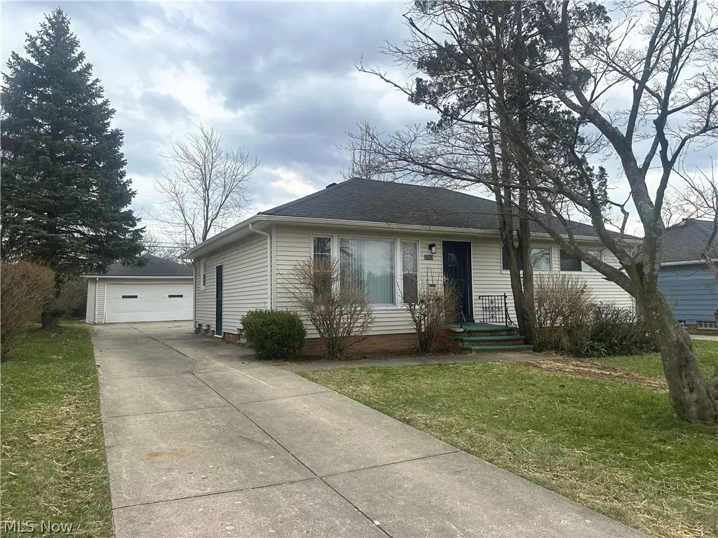 4507 E Frontenac Drive, Warrensville Heights, OH 44128 - #1