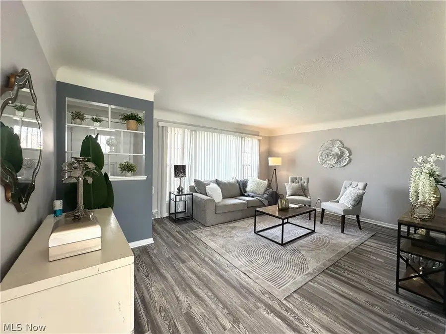 4507 E Frontenac Drive, Warrensville Heights, OH 44128 - #3