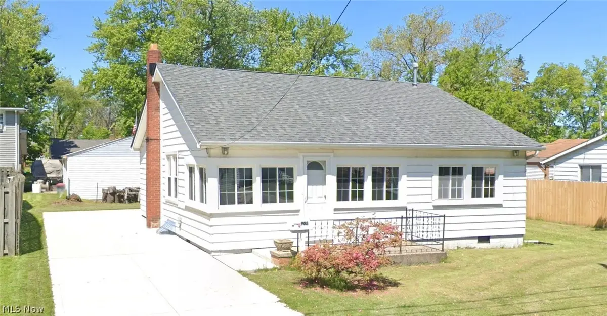908 Peach Boulevard, Willoughby, OH 44094 - #1