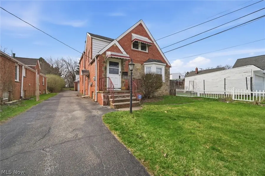 5918 Maplewood Road, Mayfield Heights, OH 44124 - #2