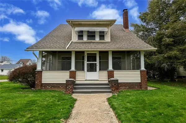 329 Redwood Sw Street, Beach City, OH 44608