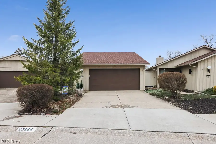 22144 Meadowsouth Court, Strongsville, OH 44149 - #2