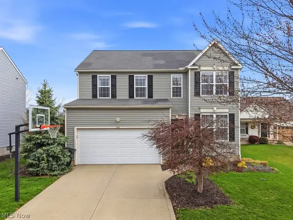 214 Gatwick Grove Circle, Wadsworth, OH 44281