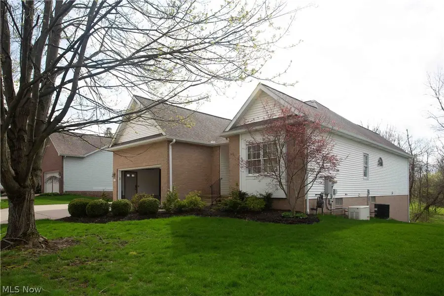 647 N Ridgecliff Street, Tallmadge, OH 44278 - #2