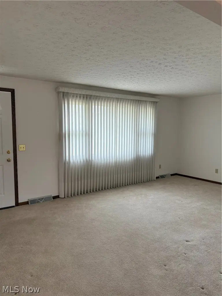 953 Carnation Ne Street, Massillon, OH 44646 - #2