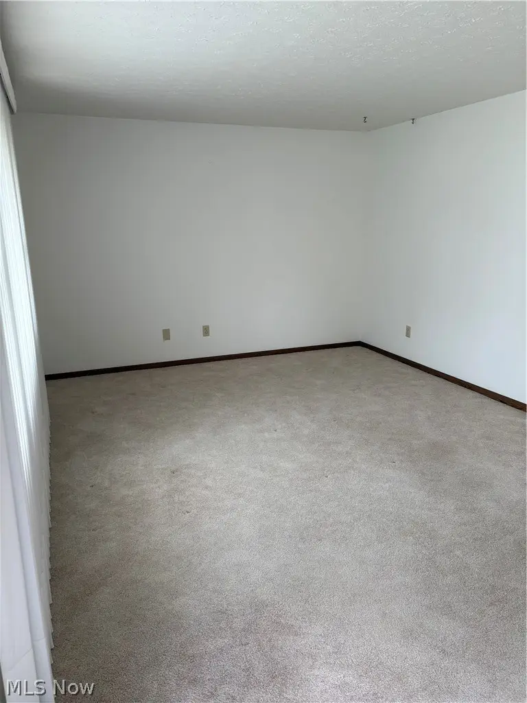 953 Carnation Ne Street, Massillon, OH 44646 - #3