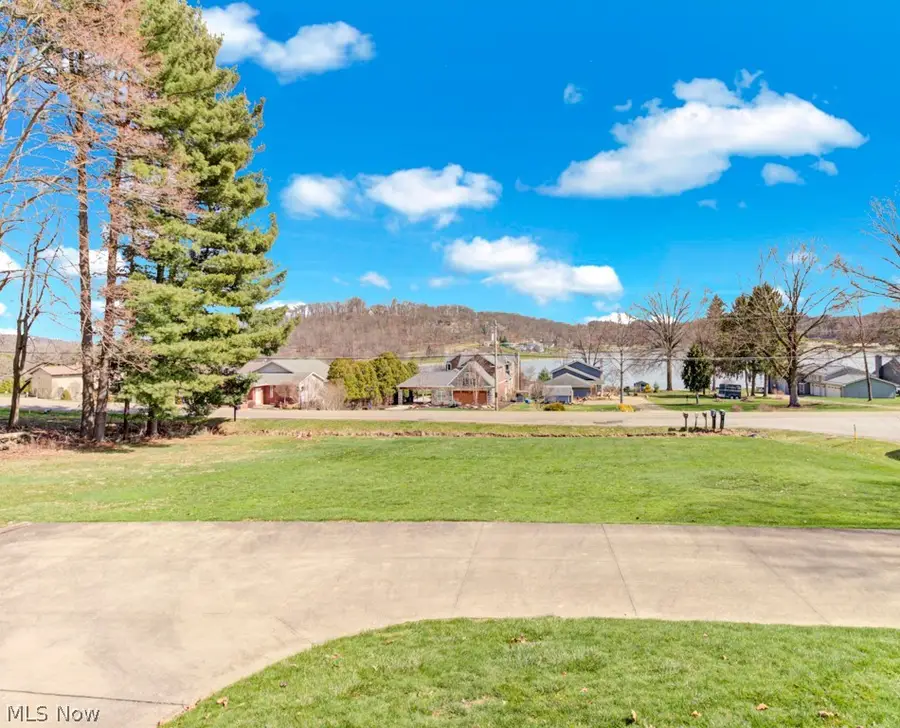 63 W Mohawk Drive, Malvern, OH 44644 - #2