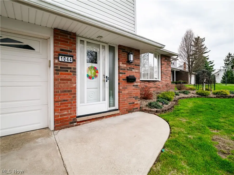 1044 Joy Oval, Seven Hills, OH 44131 - #3