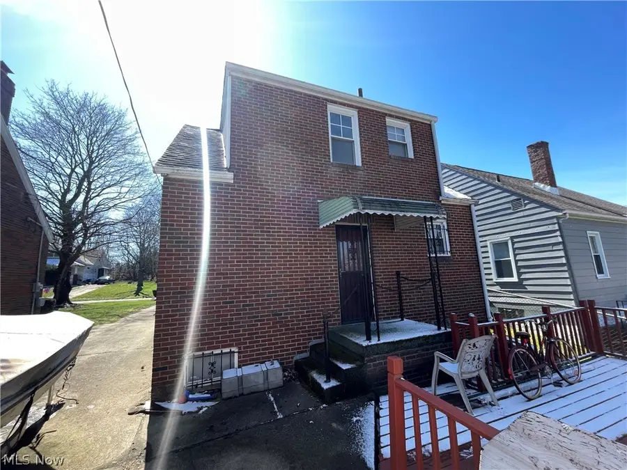 414 E Laclede Avenue, Youngstown, OH 44507 - #3