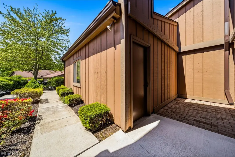636 Cherry Park Oval, Aurora, OH 44202 - #2