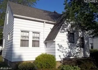 1739 Longwood Drive, Mayfield Heights, OH 44124 - #1
