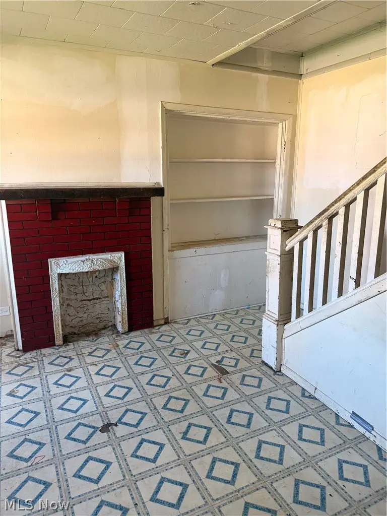 204 Trenton Avenue, Uhrichsville, OH 44683 - #2