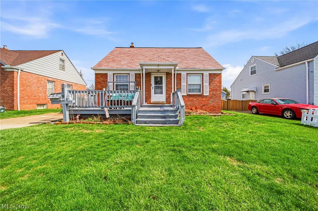 279 E 327th Street, Willowick, OH 44095 - #1