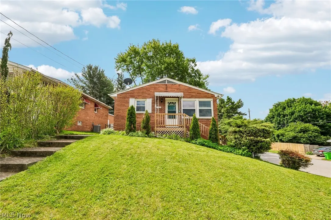 322 E Cassell Avenue, Barberton, OH 44203 - #1