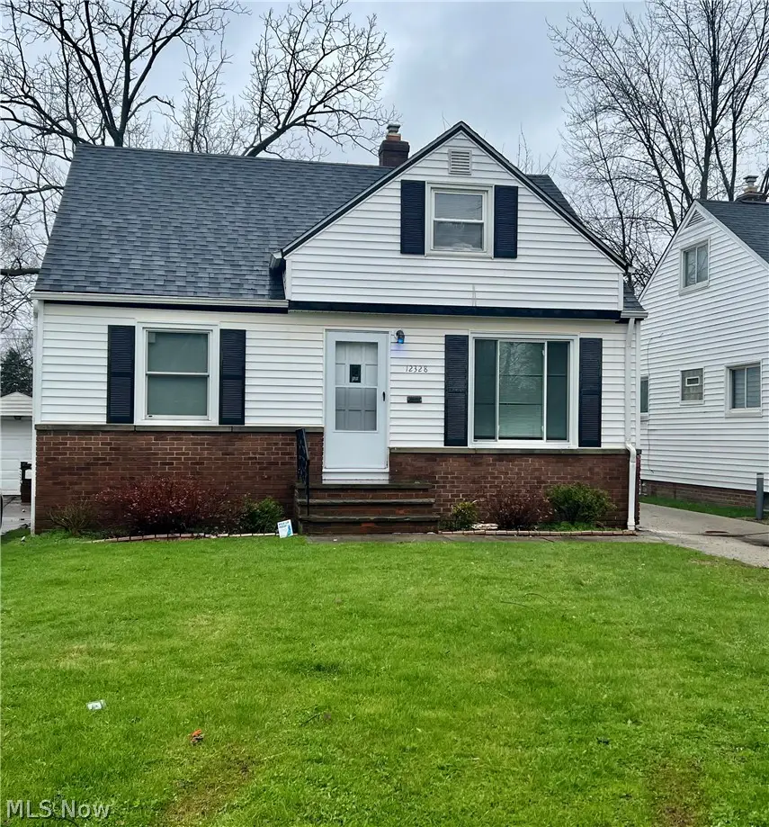 12328 Park Knoll Drive, Garfield Heights, OH 44125 - #2