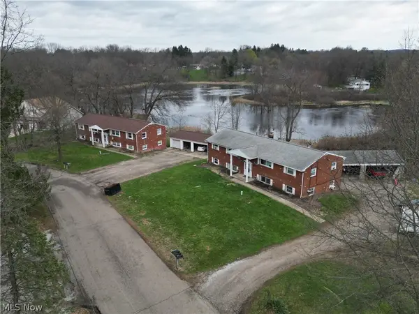 3555-3557 N Vista Nw Street, Uniontown, OH 44685