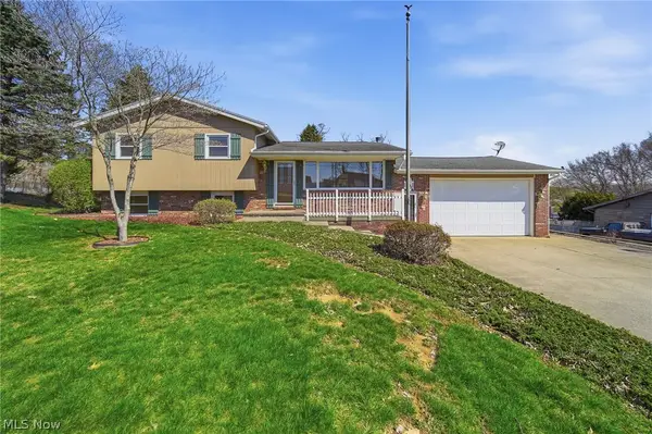 5625 Strausser Nw Street, North Canton, OH 44720