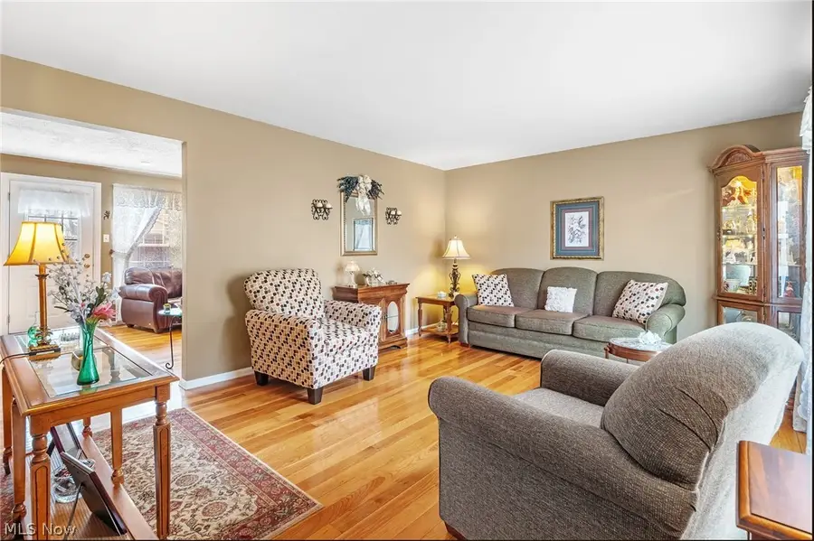 880 Markham Avenue, Cuyahoga Falls, OH 44221 - #3