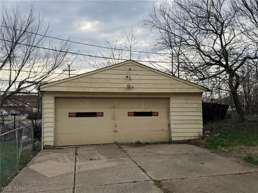 5328 Vine Street, Maple Heights, OH 44137 - #3