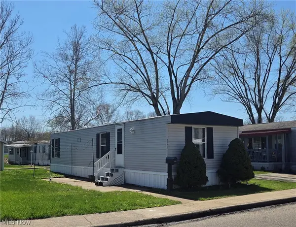 108 Gulf Stream Se Lane, New Philadelphia, OH 44663