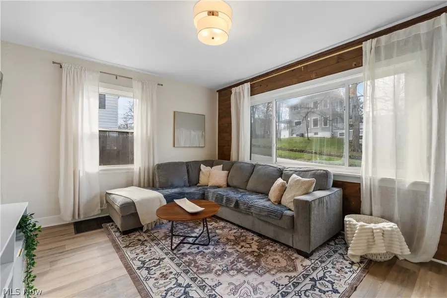 425 Myrtle Avenue, Cuyahoga Falls, OH 44221 - #3